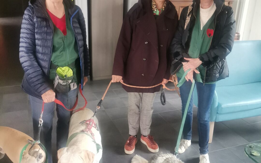 La résidence les Godenettes remercie Michèle, Marie-Ange et Sylvie de l’association Le cœur sur la patte pour leur venue avec les chiens